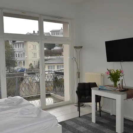Alter Reichshof Apartment *