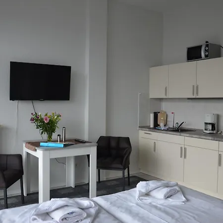 Alter Reichshof Apartment